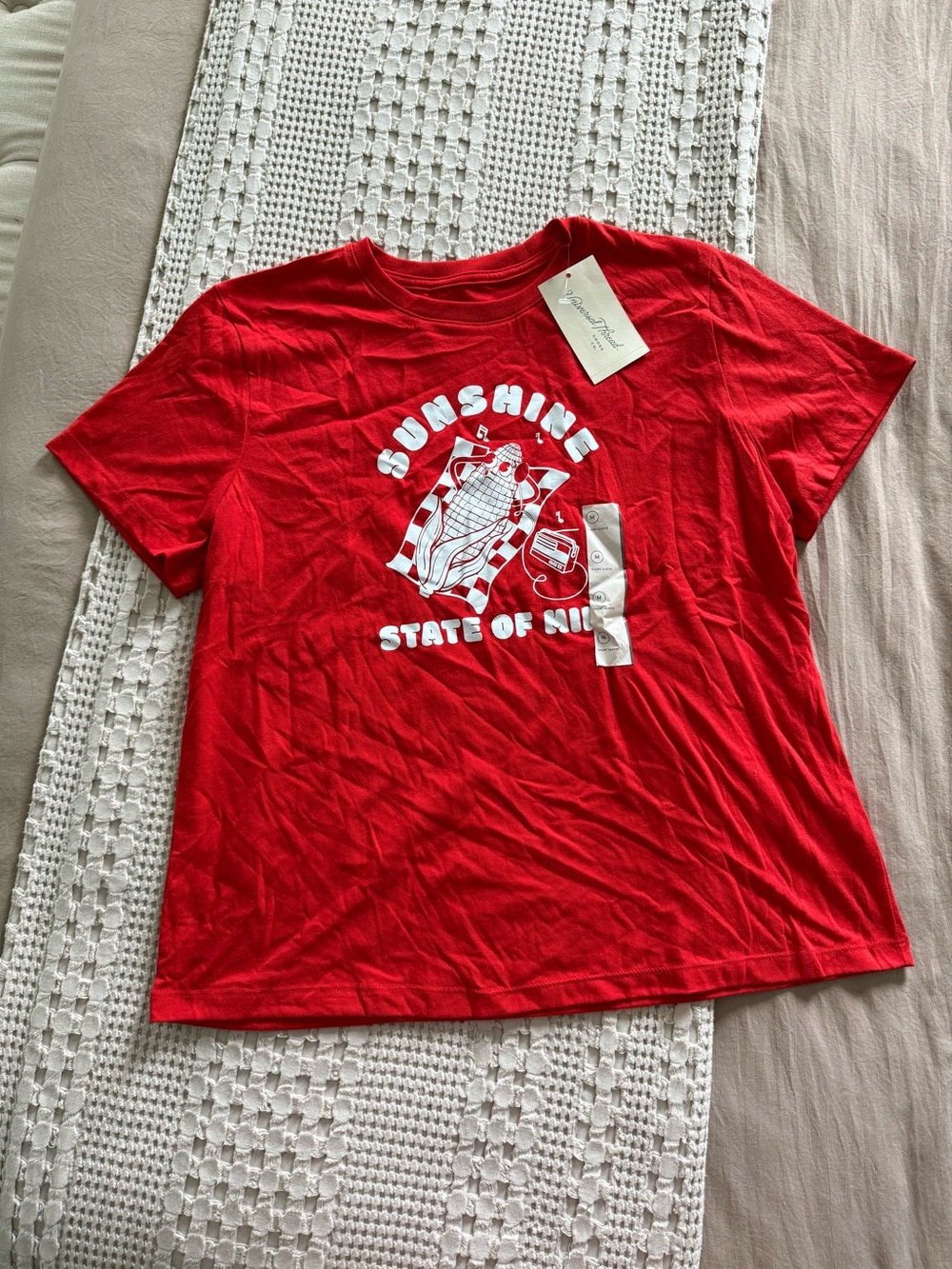 NEW Universal Thread Red Graphic Tee Size M